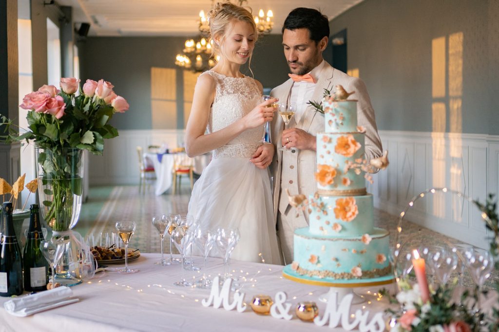 mariée et le magnifique gâteau de mariage, wedding cake réalisé par marilyne cake designer cake designer cake design près de paris
