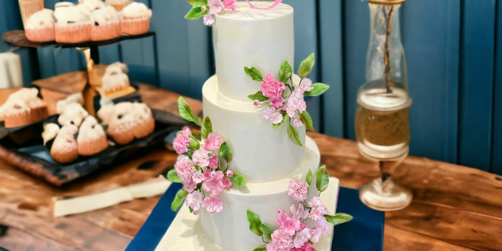 Les Tendances Magiques des Wedding-Cakes Printemps 2024 : Créez la Pièce-Montée de vos Rêves